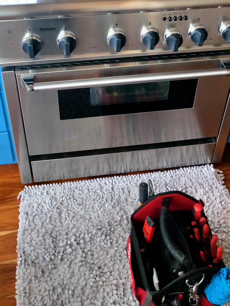 Appliances can break down at any time, and the warranty runs out sooner or later. If you want an inexpensive repair for your microwave, dishwasher, refrigerator and more, then contact Nur Service!