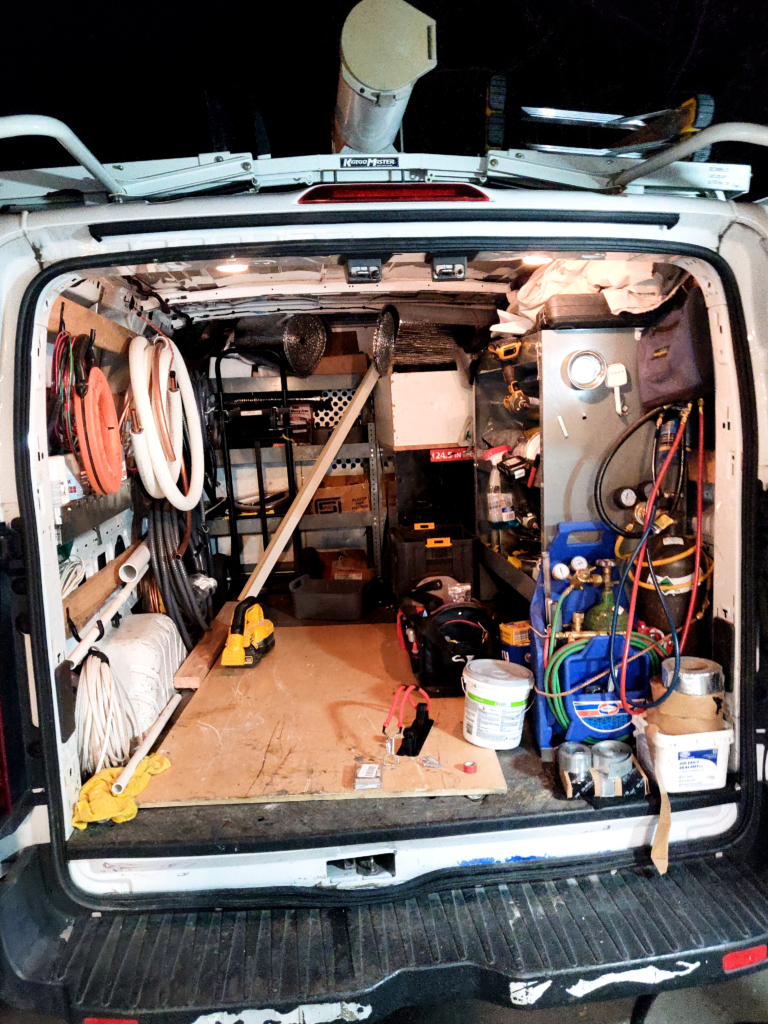 It's a hot time in California. We often get calls from customers asking us to fix their air conditioner. The Nur Service team would love to help you. Call anytime we're waiting for you!