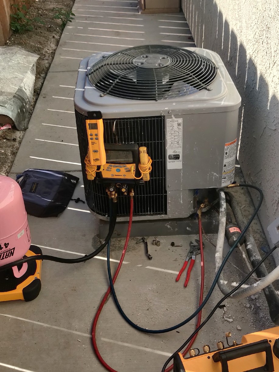 Air conditioner R-410A refrigerant recharge by Nur HVAC