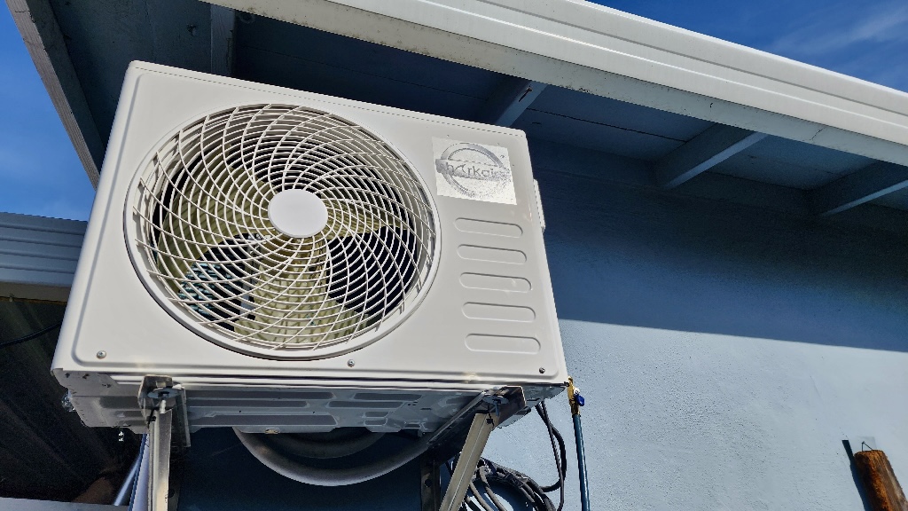 AC refrigerant leak inspection by Nur HVAC