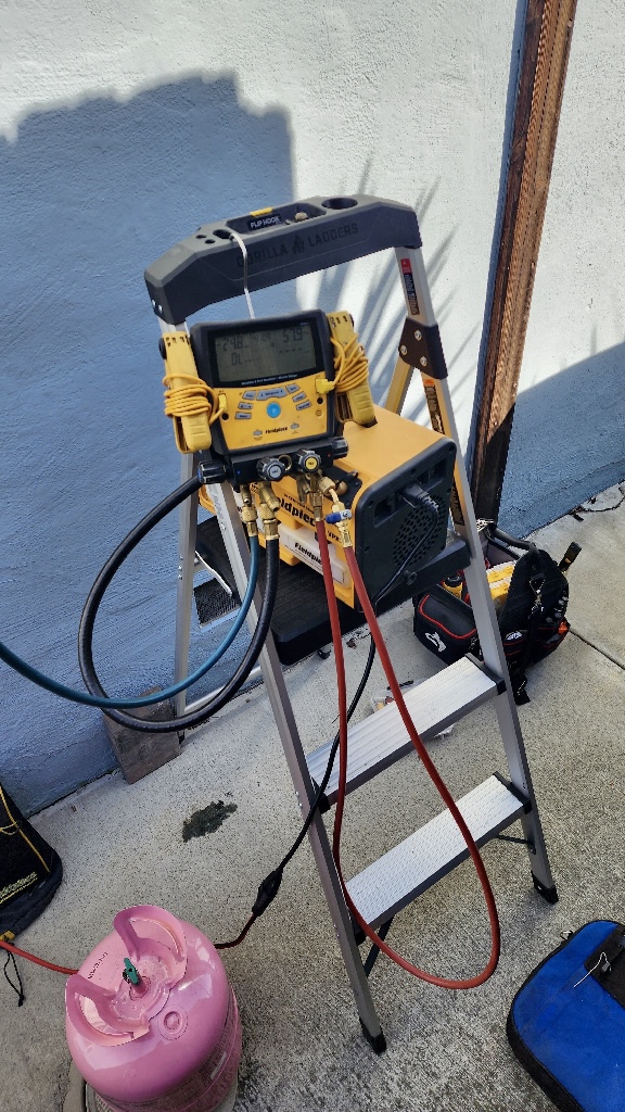 AC refrigerant leak inspection by Nur HVAC