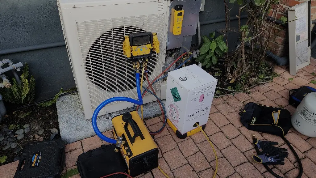Heat pump refrigerant service by Nur HVAC