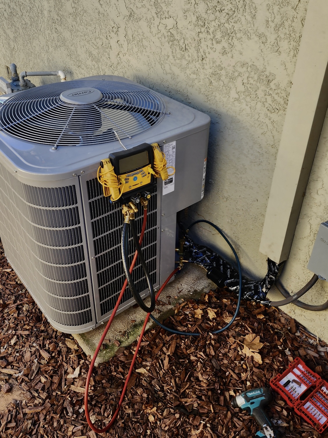 Carrier Performance 17 air conditioner 2422E18187 installed by Nur HVAC