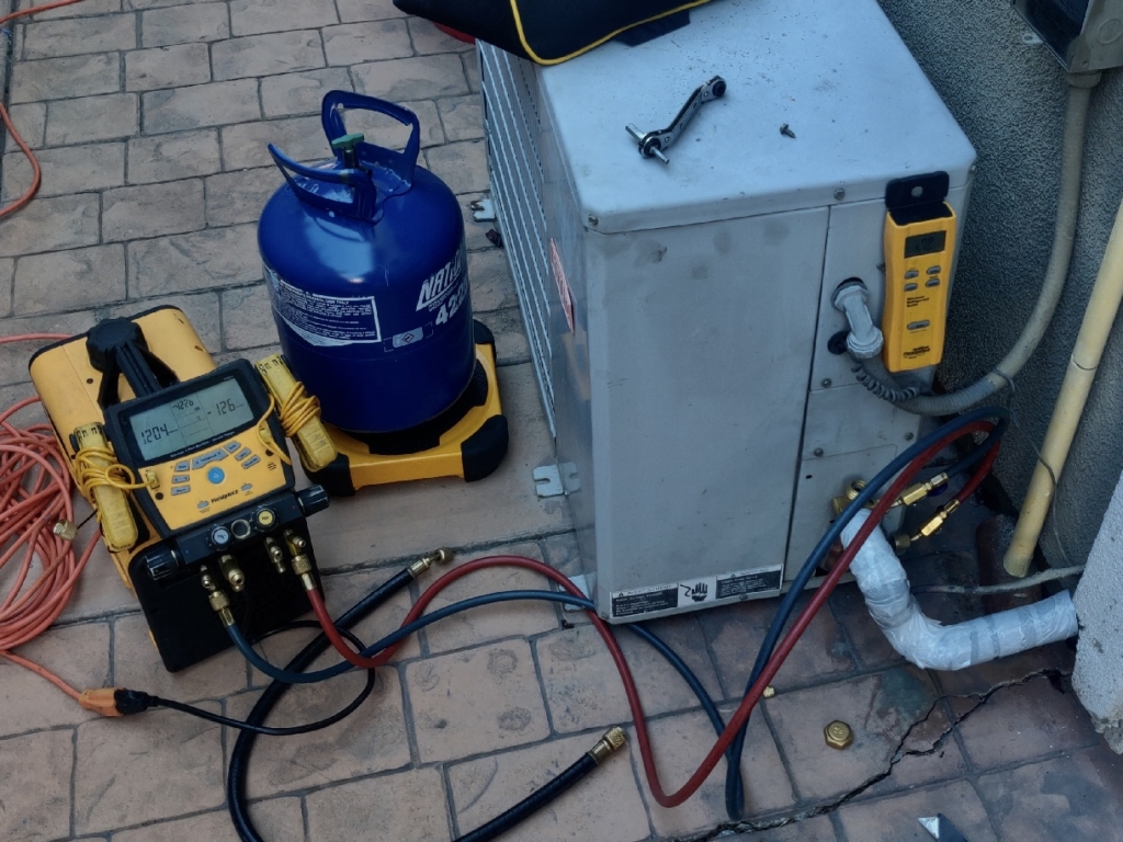 AC refrigerant leak repair by Nur HVAC