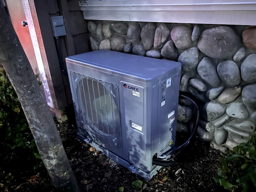 Gree FLEXX36 heat pump installed by Nur HVAC in Redwood City, CA