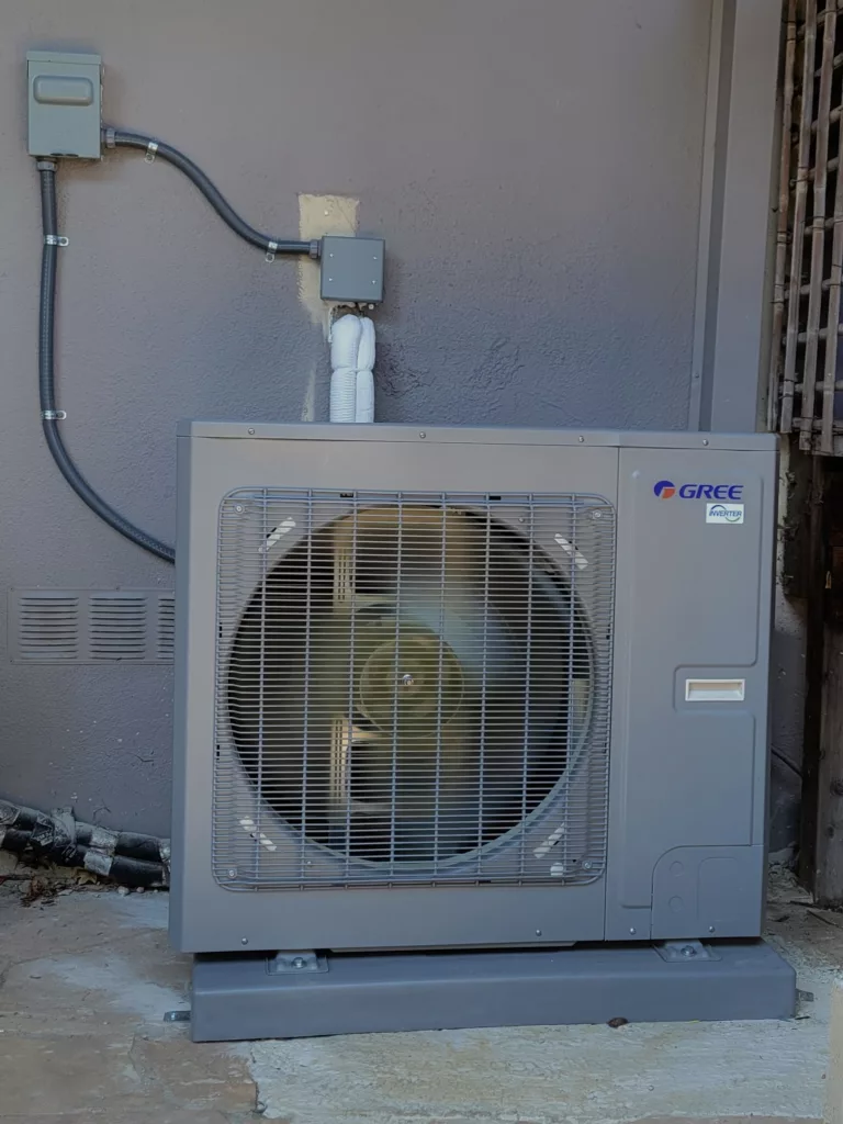 When it comes to keeping your home cozy and comfortable, the Gree FLEXX36HP230V1AO heat pump is an absolute game-changer!

Say goodbye to chilly winters! This heat pump delivers powerful heating capabilities, ensuring you stay warm no matter how cold it gets outside.

And when summer rolls around, it effortlessly transforms into a cooling oasis. Beat the heat and create a refreshing indoor sanctuary.

But what truly sets the Gree FLEXX36HP230V1AO apart is its energy efficiency. With its advanced technology, you'll not only stay comfortable but also save on energy bills. Thanks to its innovative design, this heat pump operates quietly, allowing you to enjoy peace and tranquility in your home.

Control it at your fingertips! With built-in smart features, you can adjust the temperature and settings from your smartphone. Convenience at its finest!

Whether you're upgrading your home comfort system or looking for a reliable solution for your new home, Gree FLEXX36HP230V1AO is the way to go! Trust in quality, efficiency, and year-round comfort.