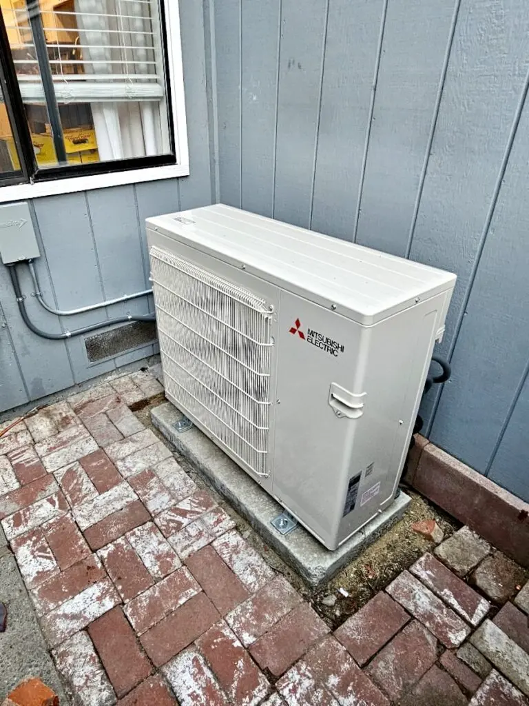 Mitsubishi MXZ-3C30NA2-U1 ductless mini-split installed by Nur HVAC