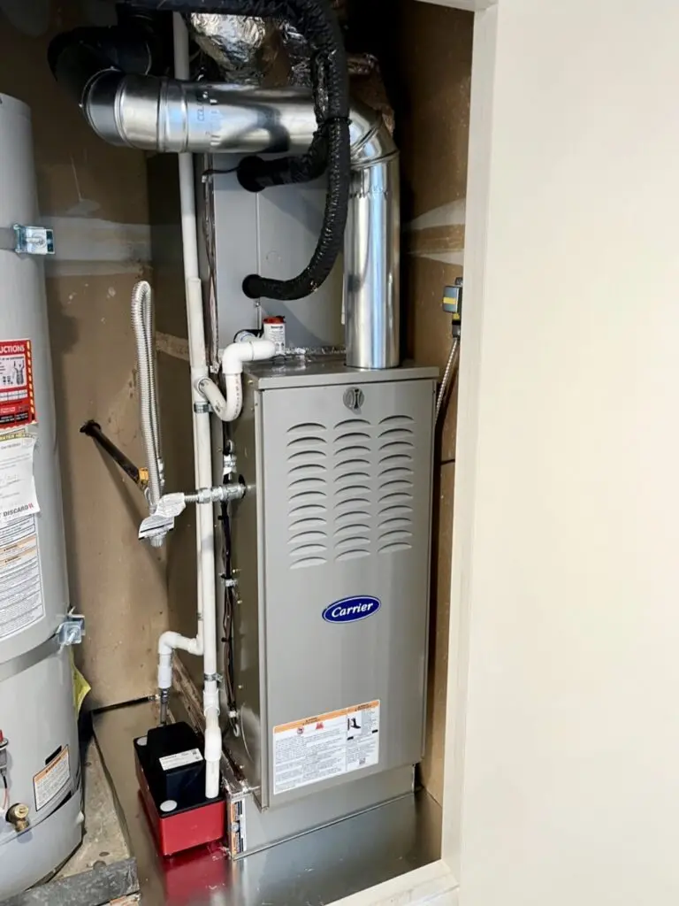 Carrier 38MURAQ36AA3 heat pump unit installed by Nur HVAC