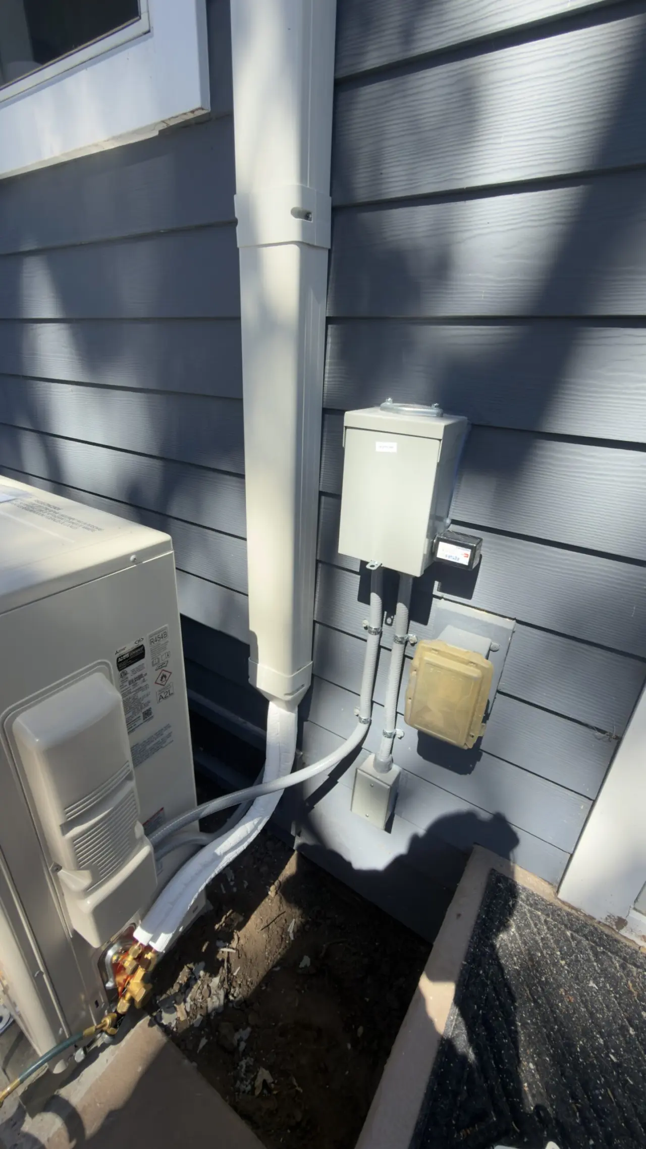 New electrical disconnect and conduit for Mitsubishi heat pump installation in San Carlos