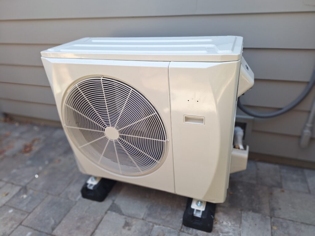 Carrier 37MURA36AA3 heat pump installed outdoors in San Mateo